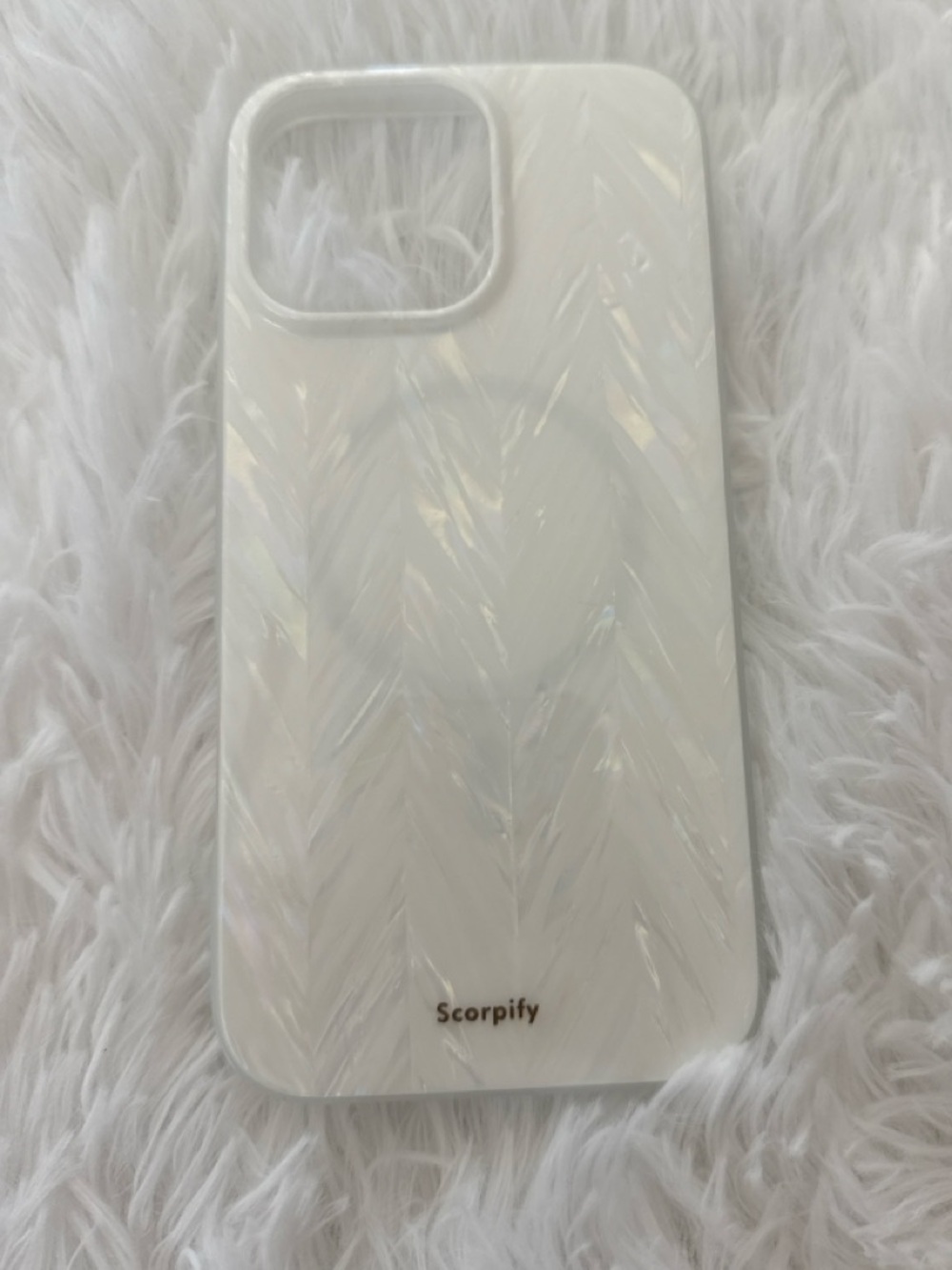 White Pearl Chevron iPhone 16 Pro Case - Mag Safe